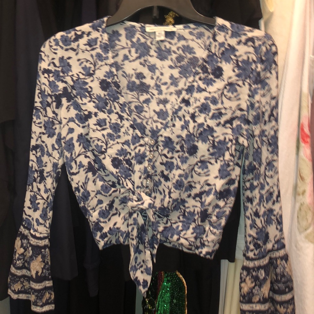 American eagle cropped florar blouse